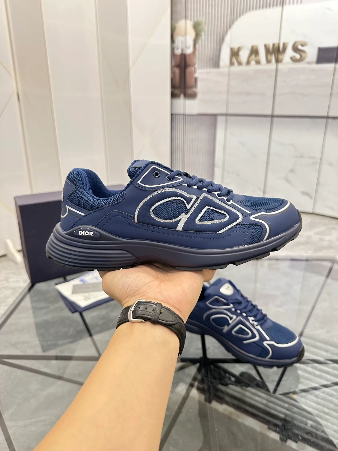 Men's shoes: 💰P400¥ Available in Guangzhou Product trademark: Dior* "Dior*" low-top casual shoes Regular size: 35-46 (can be customized to 47) Couple style Product materials: Upper imported cowhide stitched with original fabric, breathable lining, ultra-light foam original outsole. No.: 007